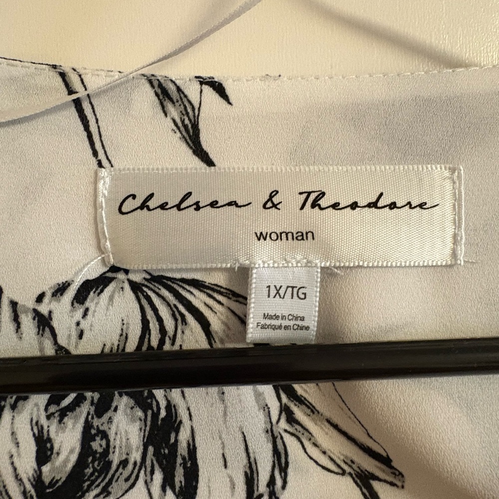 Chelsea & Theodore Women’s Ruffle Bell Sleeve Blouse 1X - Picture 4 of 5